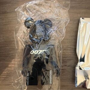 BEARBRICK JAMES BOND SEALED 007 Bearbrick Black Figure